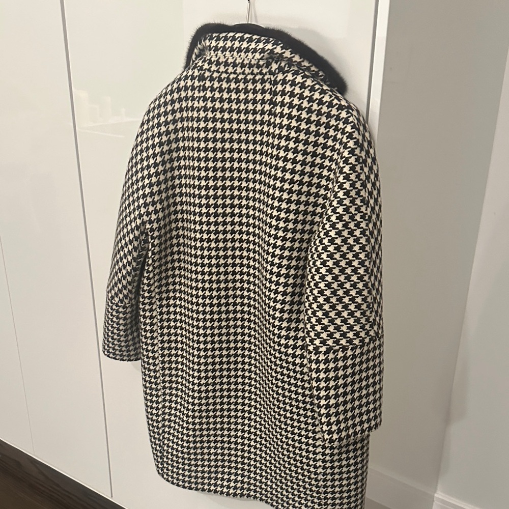 Sandro Black and White Houndstooth Trench Coat with Faux Fur Collar - Picture 2 of 7